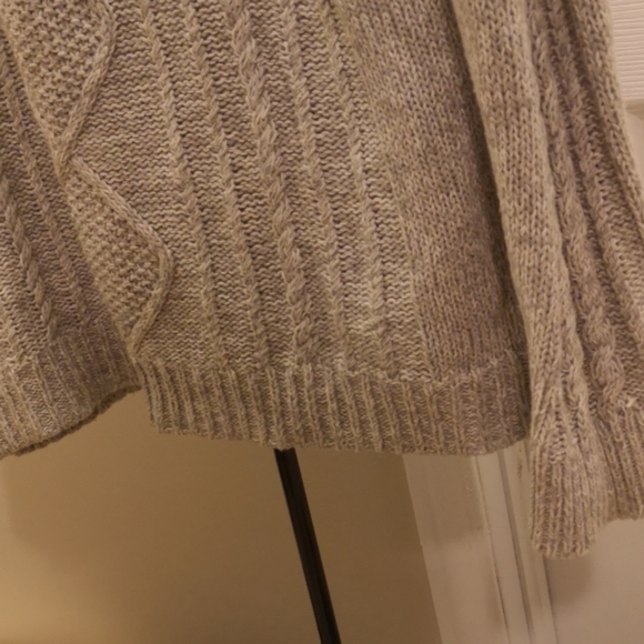 Old Navy women's knit sweater - Picture 3 of 3